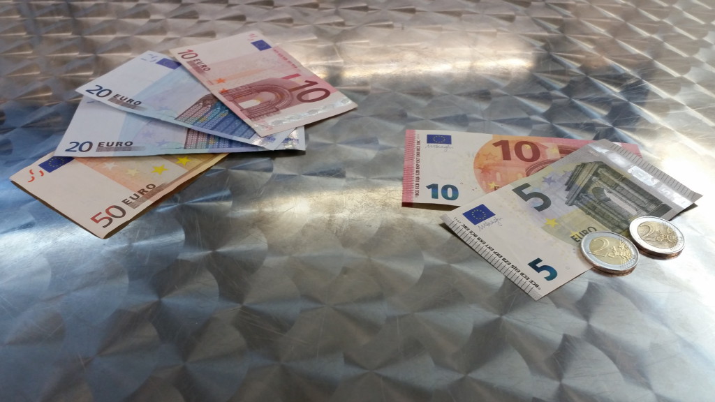 Scheine, Münzen, 100 euro 19 € mwst