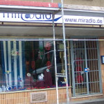 Während der Fassadenrenovierung lohnte sich die Deko an sich nicht, denn beim Reinigen ging da noch einiges ins Fenster. miradlo 2005