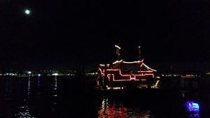 Piratenschiff unterwegs am Seenachtsfest Konstanz - ab 19 Uhr ist die Innenstadt gesperrt