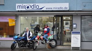 miradlo und Moppeds - Nina und Ute - Motocross-Adventskalender - miradlo Versanddepot