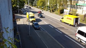 Bei uns kommen viele "gelbe Autos" täglich, es ist nicht "der Zusteller, der gerade das eine Paket bringt - DHL-Paketshop Konstanz